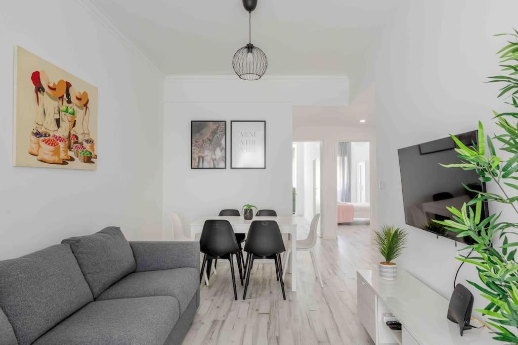 Lovely 3-Bedroom Condo W/ Free Parking On Premises Queluz Eksteriør billede