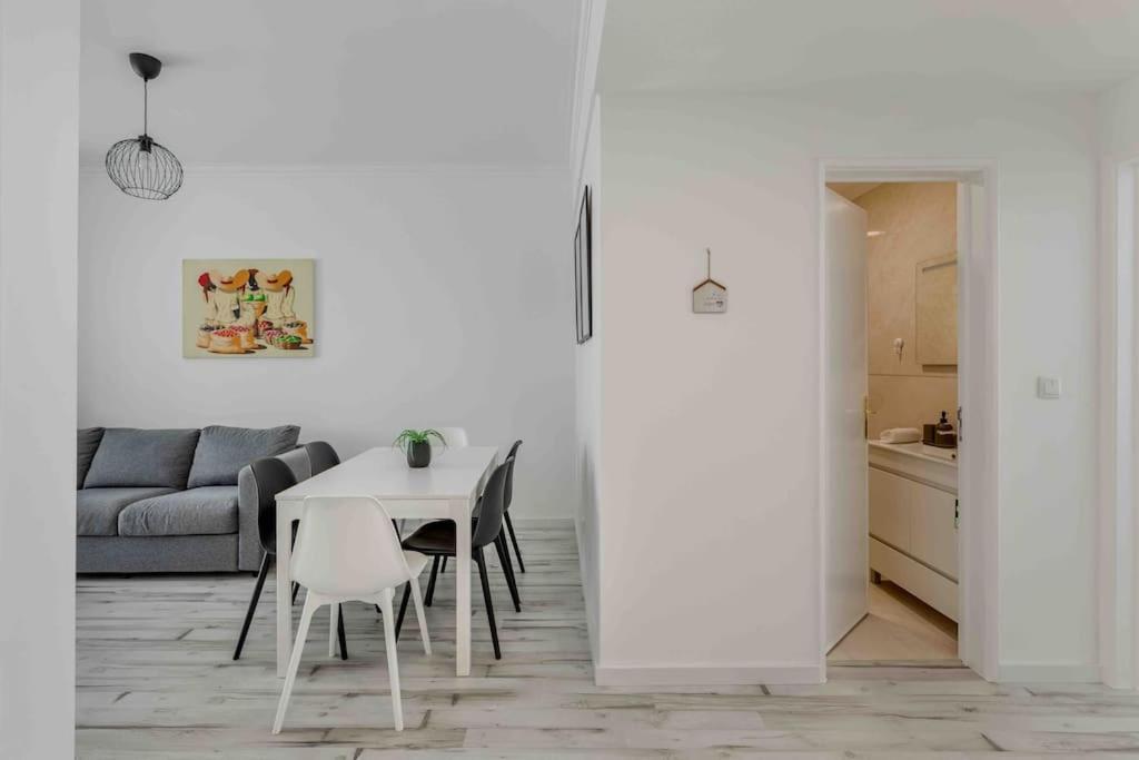 Lovely 3-Bedroom Condo W/ Free Parking On Premises Queluz Eksteriør billede