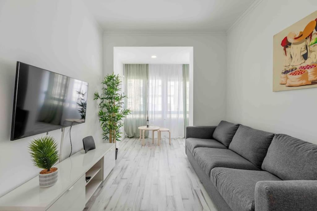 Lovely 3-Bedroom Condo W/ Free Parking On Premises Queluz Eksteriør billede