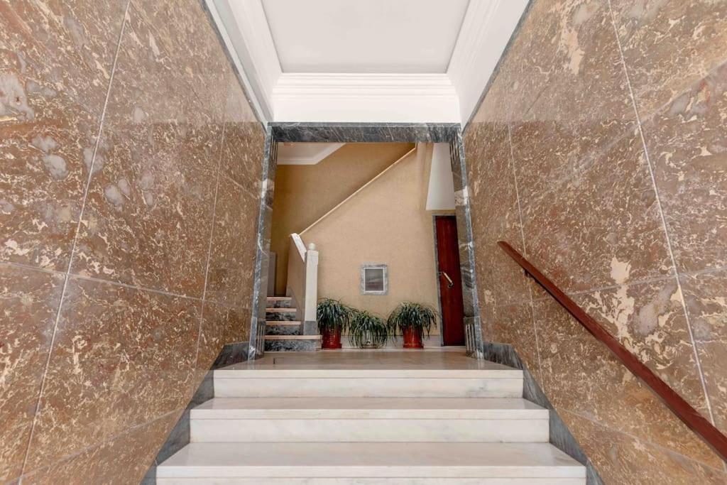 Lovely 3-Bedroom Condo W/ Free Parking On Premises Queluz Eksteriør billede