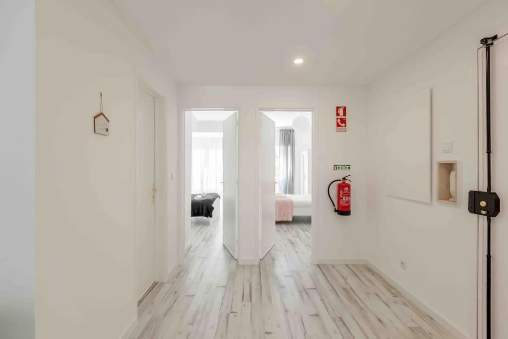 Lovely 3-Bedroom Condo W/ Free Parking On Premises Queluz Eksteriør billede