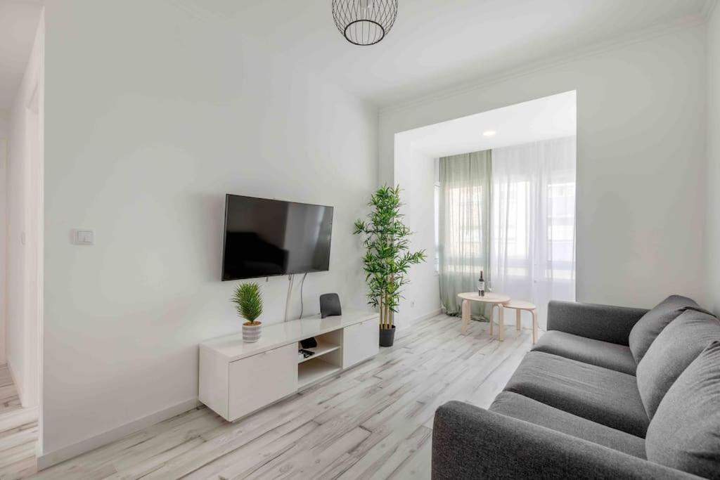 Lovely 3-Bedroom Condo W/ Free Parking On Premises Queluz Eksteriør billede