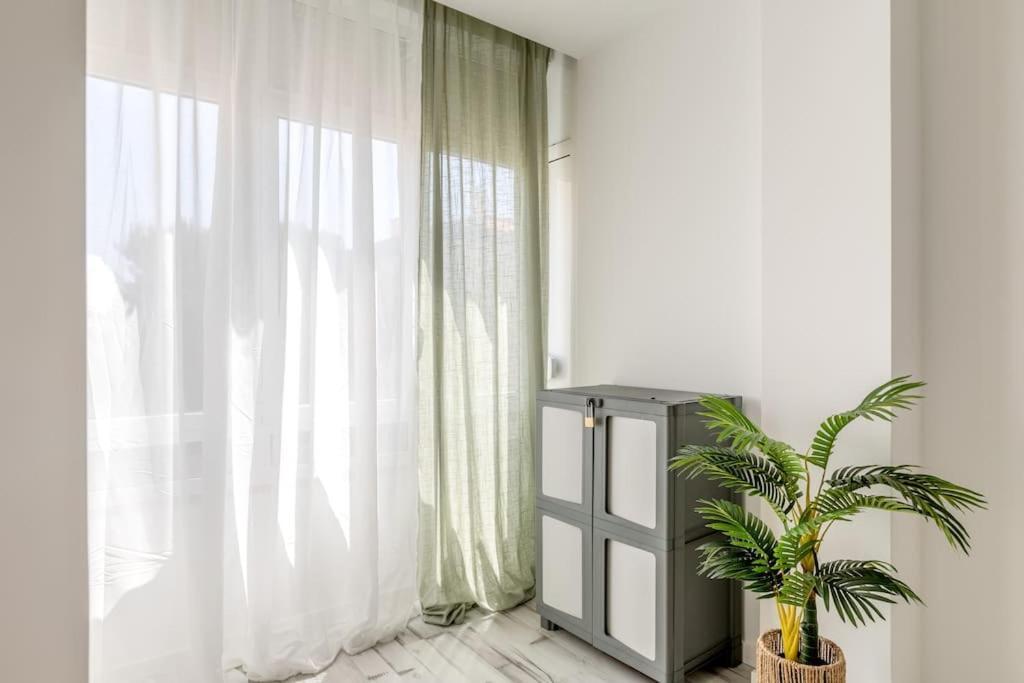 Lovely 3-Bedroom Condo W/ Free Parking On Premises Queluz Eksteriør billede